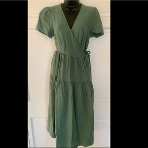 Women’s short-sleeved wrap dress